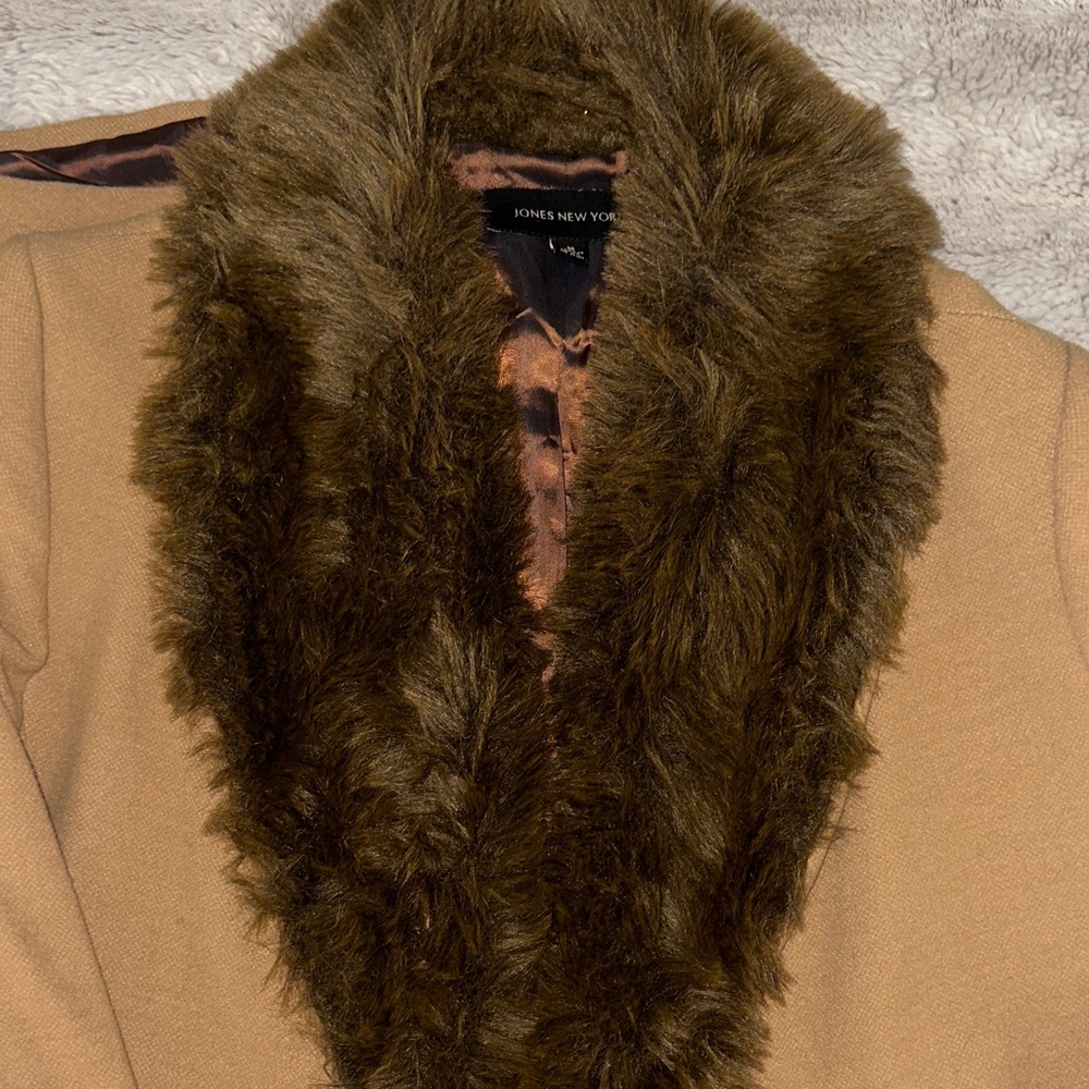 Jones New York Tan Trench Coat with Faux Fur size Medium used in good condition - Picture 8 of 10